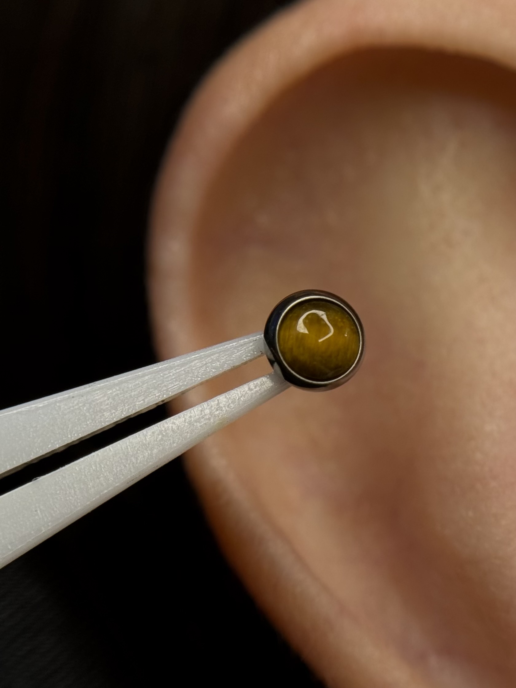 Топ "NATURAL STONE TIGER EYE"